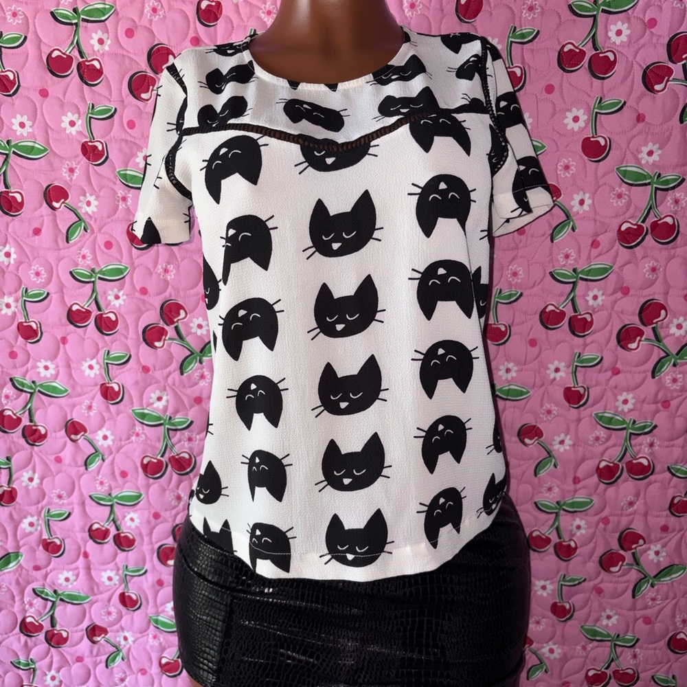 Chic Cat Print Women's Top - Black & White